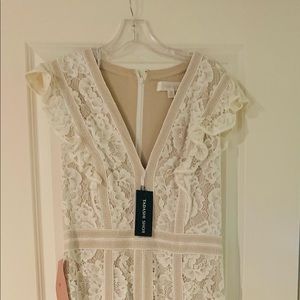 I’m selling this BNNW Tadashi Shoji wedding dress!! Fits beautifully